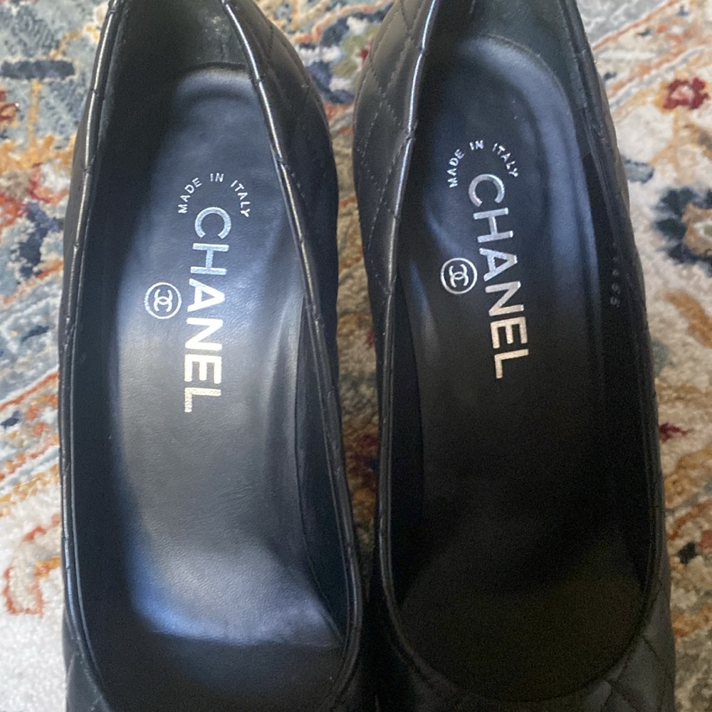 Chanel Black Quilted Women's Heels - Picture 16 of 17